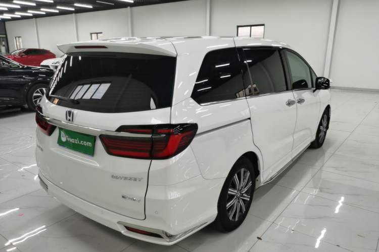 Used Honda Odyssey 2024 2.0L eHEV Sharp & Enjoy Edition Rear Right 45 Deg