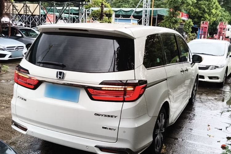 Used Honda Odyssey 2024 2.0L eHEV Sharp & Smart Edition Rear Right 45 Deg