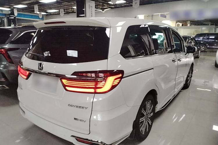 Used Honda Odyssey 2024 2.0L eHEV Sharp & Smart Edition Rear Right 45 Deg