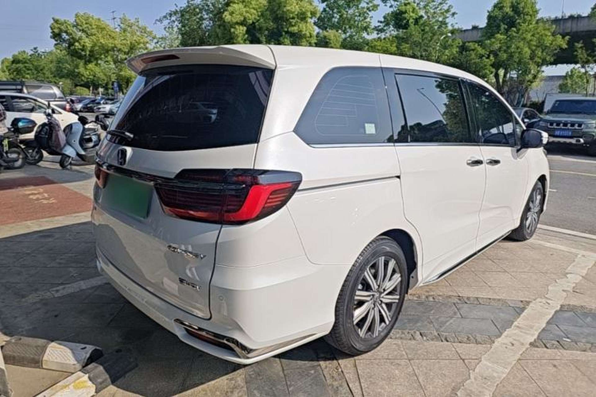 Used Honda Odyssey 2024 2.0L eHEV Sharp·Leading Edition Rear Right 45 Deg
