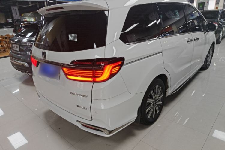 Used Honda Odyssey 2024 2.0L eHEV Sharp & Smart Edition Rear Right 45 Deg