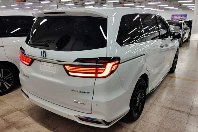 Used Honda Odyssey 2024 2.0L eHEV Sharp·Luxury Edition Rear Right 45 Deg