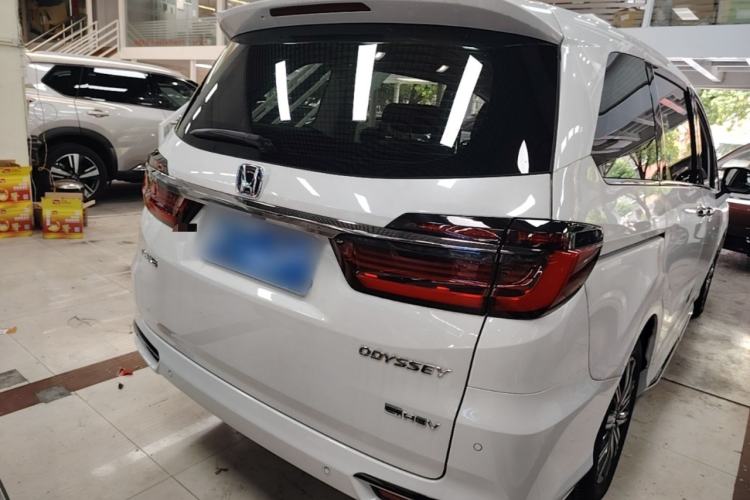 Used Honda Odyssey 2024 2.0L eHEV Sharp & Smart Edition Rear Right 45 Deg
