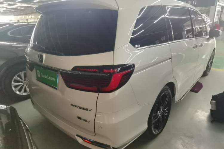 Used Honda Odyssey 2024 2.0L eHEV Sharp·Luxury Edition Rear Right 45 Deg