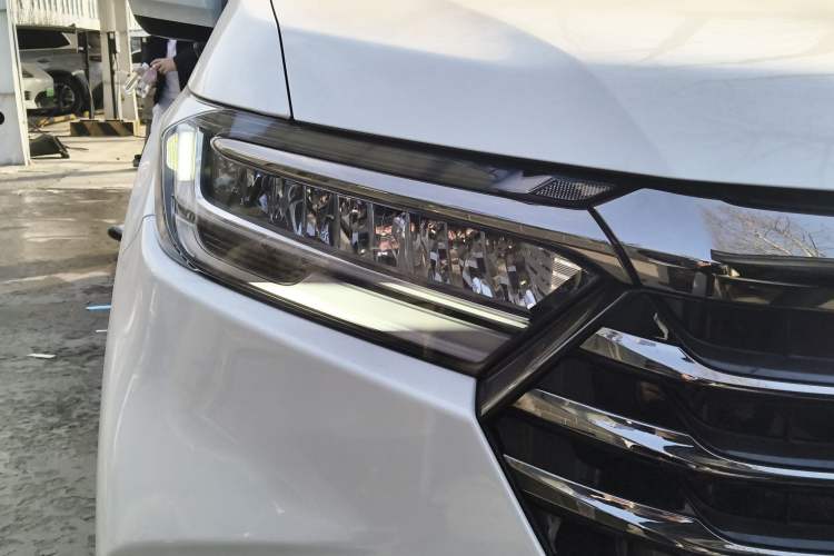 Used Honda Odyssey 2024 2.0L eHEV Sharp & Enjoy Edition Right Front Headlight