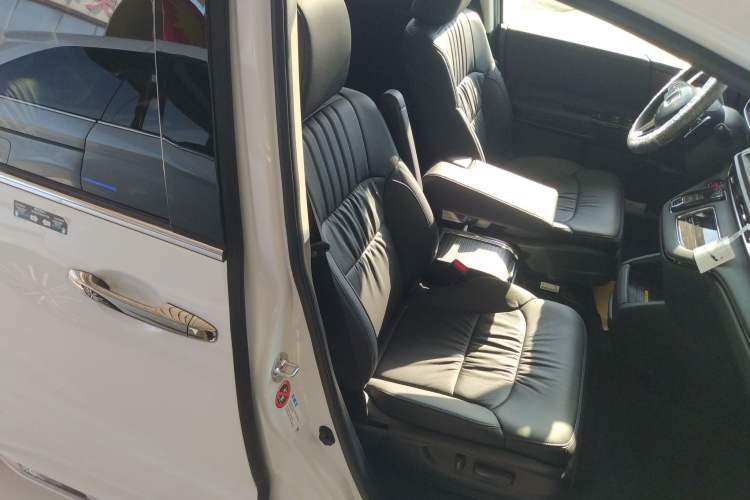 Used Honda Odyssey 2024 2.0L eHEV Sharp – Supreme Edition Right Front Seat
