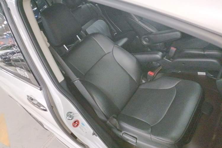 Used Honda Odyssey 2024 2.0L eHEV Sharp & Enjoy Edition Right Front Seat