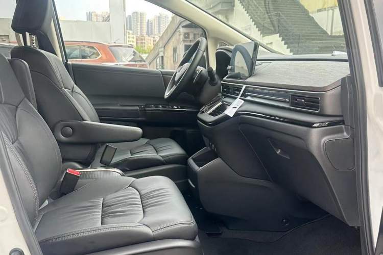 Used Honda Odyssey 2024 2.0L eHEV Sharp·Luxury Edition Right Front Seat