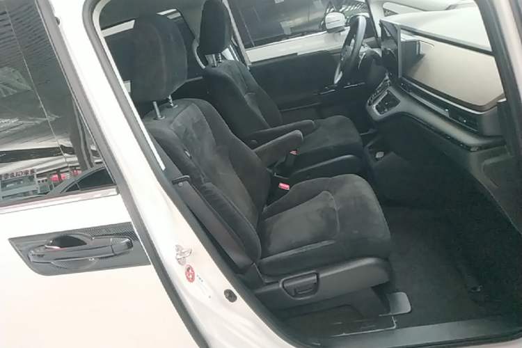 Used Honda Odyssey 2024 2.0L eHEV Sharp & Enjoy Edition Right Front Seat