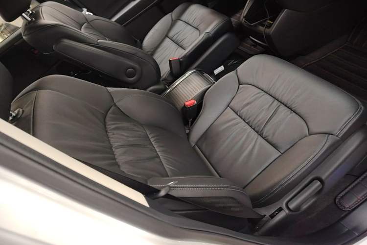 Used Honda Odyssey 2024 2.0L eHEV Sharp & Smart Edition Right Front Seat