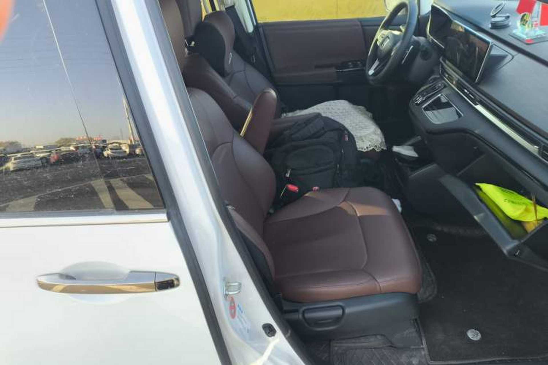 Used Honda Odyssey 2024 2.0L eHEV Sharp & Enjoy Edition Right Front Seat