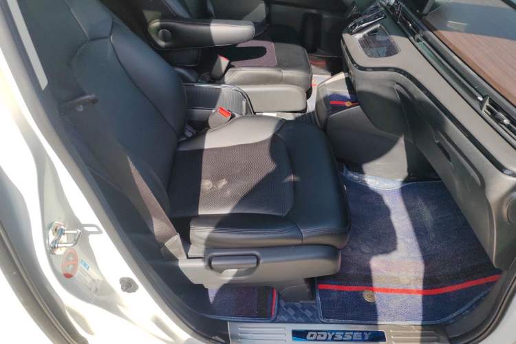 Used Honda Odyssey 2024 2.0L eHEV Sharp & Enjoy Edition Right Front Seat