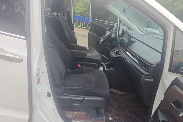 Used Honda Odyssey 2024 2.0L eHEV Sharp & Enjoy Edition Right Front Seat