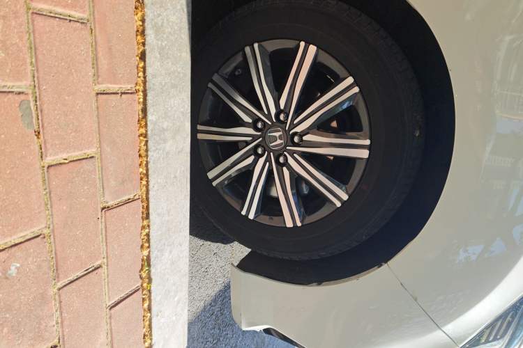 Used Honda Odyssey 2024 2.0L eHEV Sharp & Enjoy Edition Right Front Wheel Hub