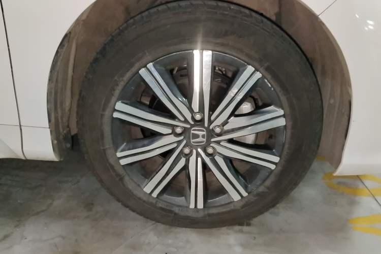 Used Honda Odyssey 2024 2.0L eHEV Sharp & Smart Edition Right Front Wheel Hub