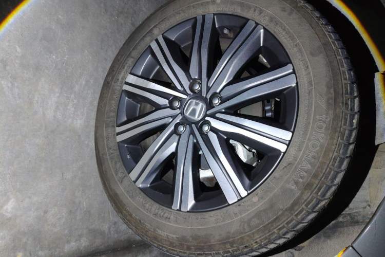 Used Honda Odyssey 2024 2.0L eHEV Sharp & Smart Edition Right Front Wheel Hub