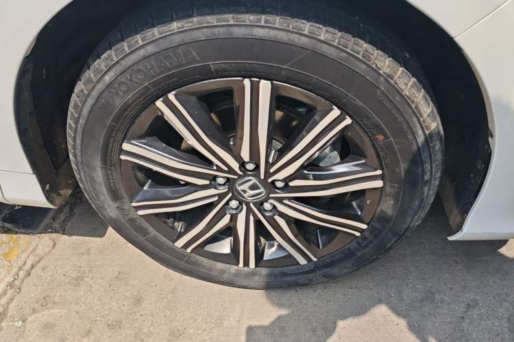 Used Honda Odyssey 2024 2.0L eHEV Sharp & Smart Edition Right Front Wheel Hub