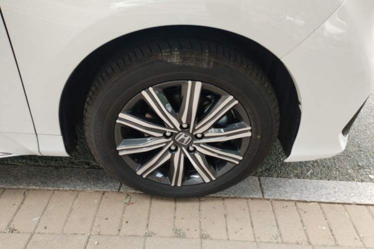 Used Honda Odyssey 2024 2.0L eHEV Sharp & Enjoy Edition Right Front Wheel Hub