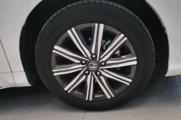 Used Honda Odyssey 2024 2.0L eHEV Sharp & Enjoy Edition Right Front Wheel Hub