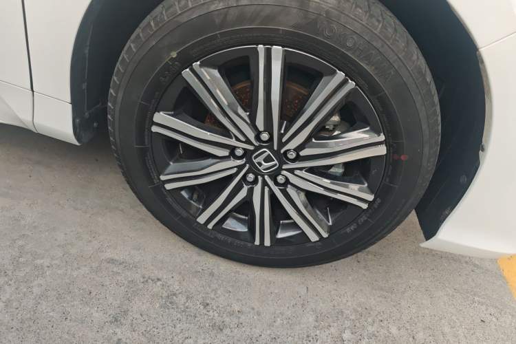 Used Honda Odyssey 2024 2.0L eHEV Sharp & Enjoy Edition Right Front Wheel Hub