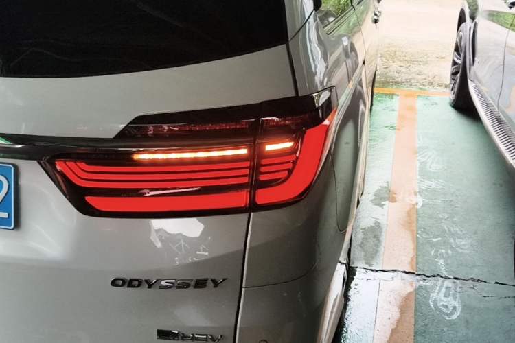 Used Honda Odyssey 2024 2.0L eHEV Sharp & Smart Edition Right Rear Taillight