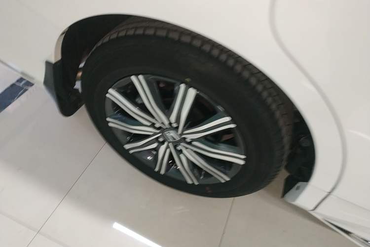 Used Honda Odyssey 2024 2.0L eHEV Sharp & Enjoy Edition Right Rear Wheel Hub