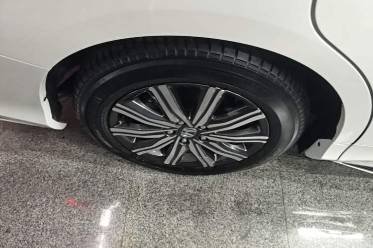 Used Honda Odyssey 2024 2.0L eHEV Sharp & Enjoy Edition Right Rear Wheel Hub