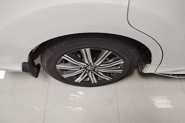 Used Honda Odyssey 2024 2.0L eHEV Sharp & Smart Edition Right Rear Wheel Hub