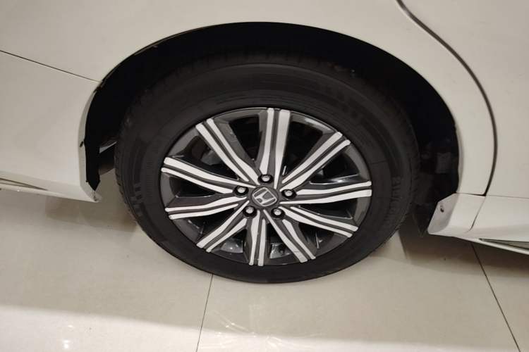 Used Honda Odyssey 2024 2.0L eHEV Sharp & Enjoy Edition Right Rear Wheel Hub