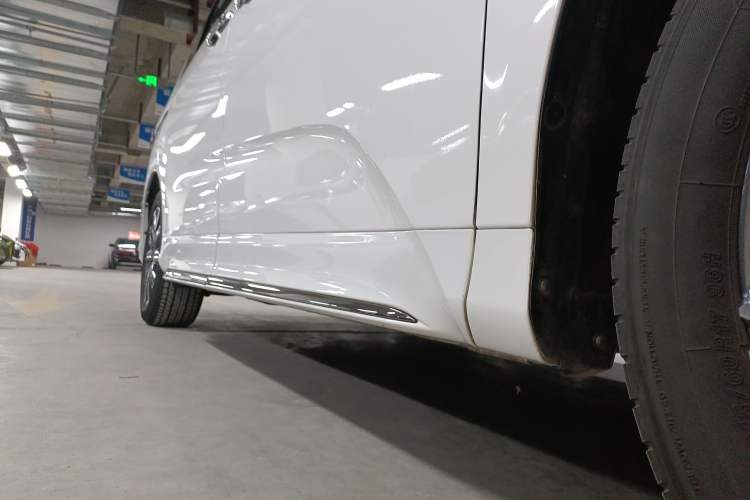 Used Honda Odyssey 2024 2.0L eHEV Sharp & Enjoy Edition Right Side Sill