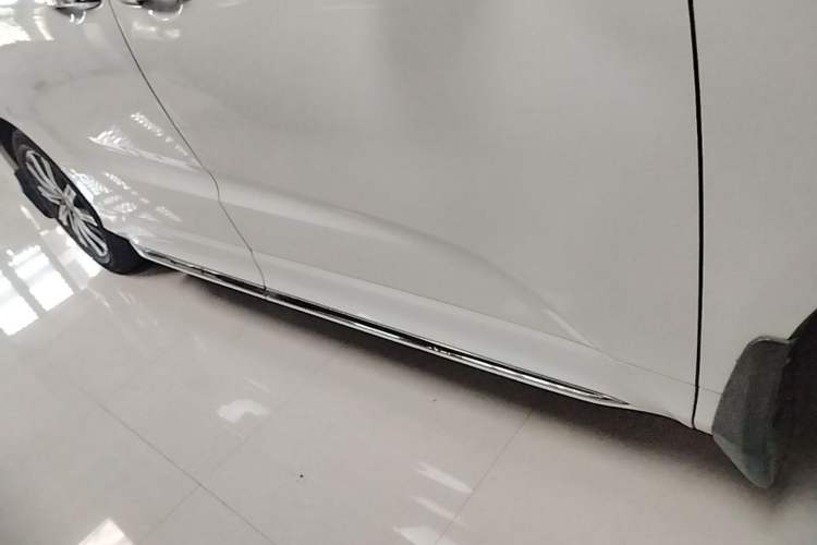 Used Honda Odyssey 2024 2.0L eHEV Sharp & Smart Edition Right Side Sill