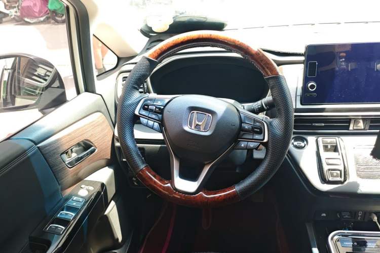 Used Honda Odyssey 2024 2.0L eHEV Sharp & Smart Edition Steering Wheel