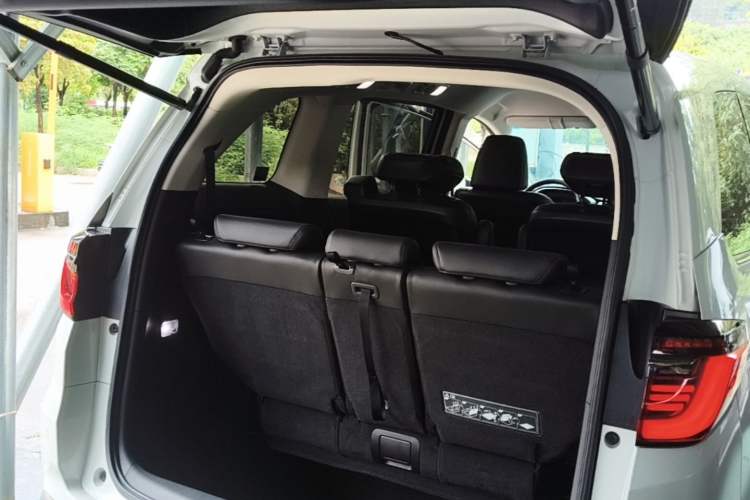 Used Honda Odyssey 2024 2.0L eHEV Sharp & Smart Edition Trunk