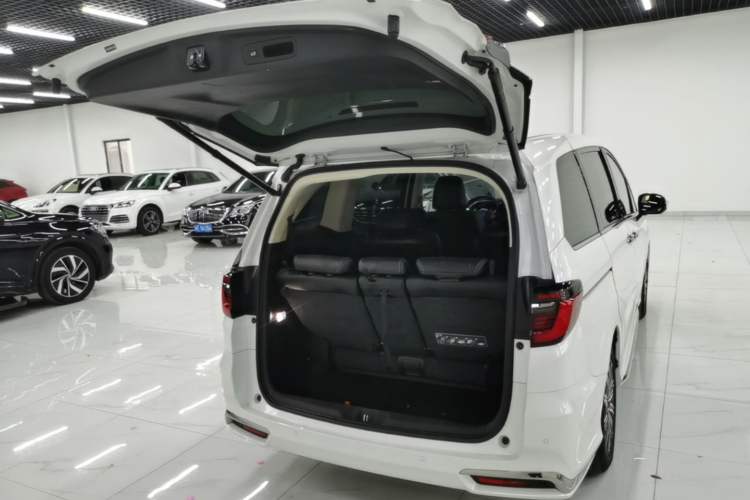 Used Honda Odyssey 2024 2.0L eHEV Sharp & Enjoy Edition Trunk