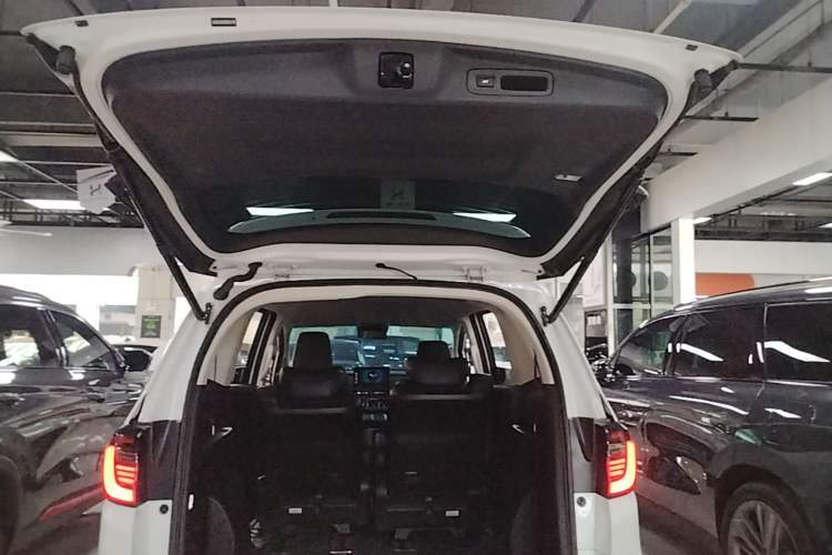 Used Honda Odyssey 2024 2.0L eHEV Sharp & Smart Edition Trunk