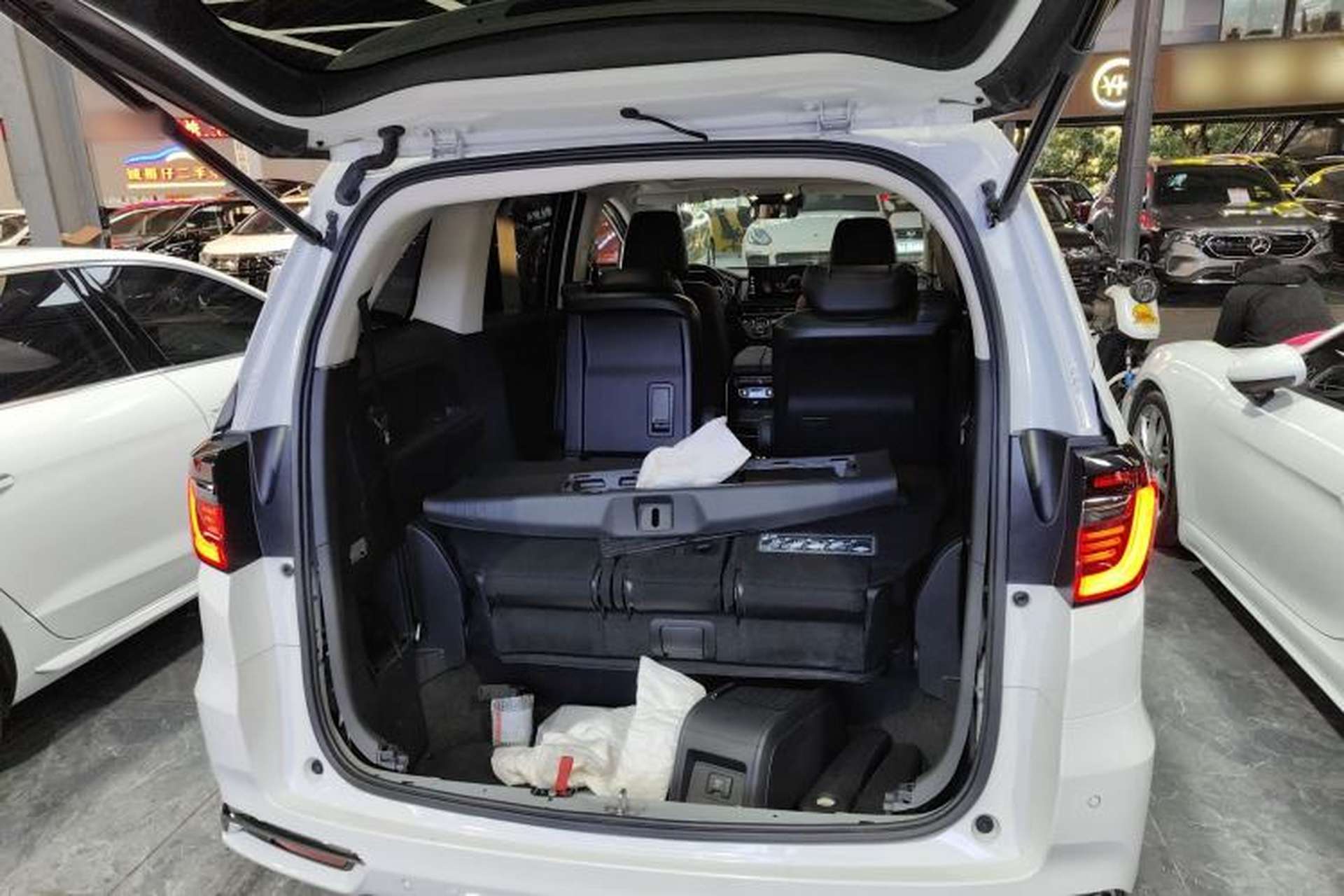 Used Honda Odyssey 2024 2.0L eHEV Sharp·Luxury Edition Trunk