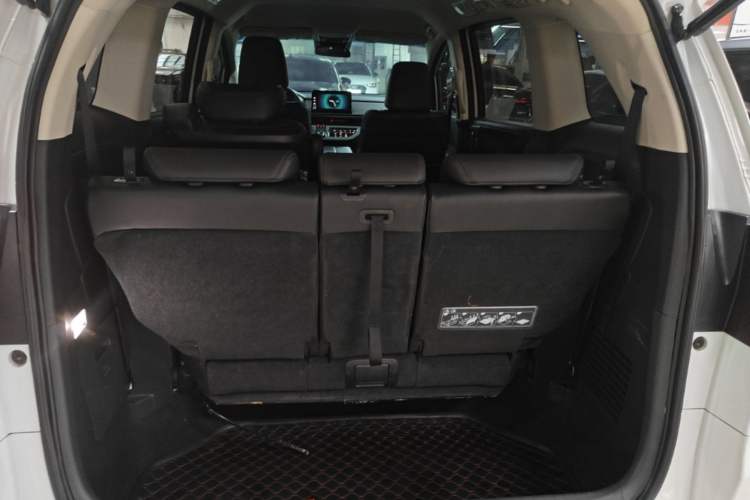 Used Honda Odyssey 2024 2.0L eHEV Sharp & Smart Edition Trunk