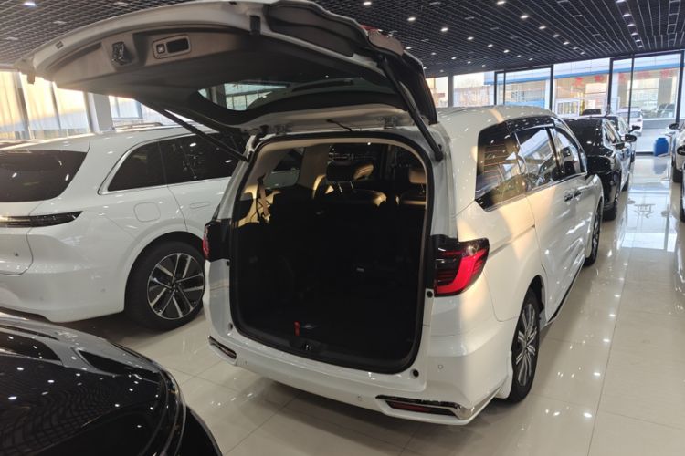 Used Honda Odyssey 2024 2.0L eHEV Sharp & Smart Edition Trunk