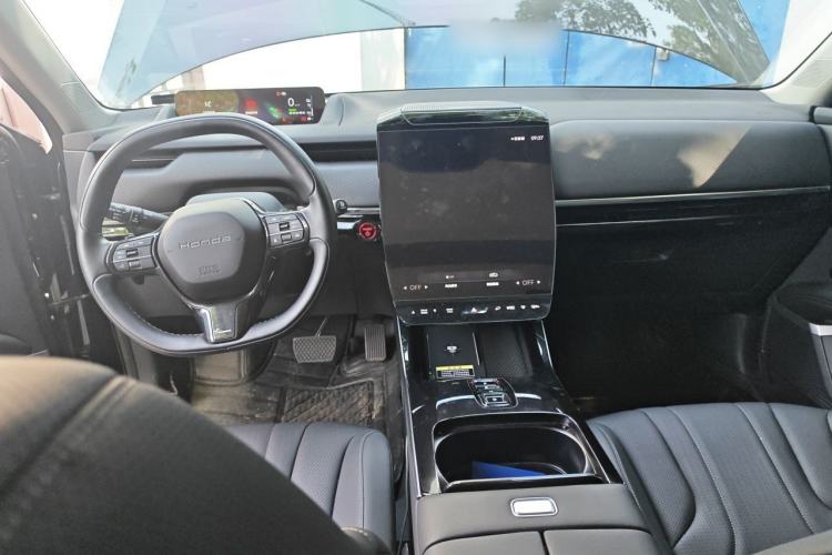 Used Honda P7 2025 Rear-Drive Long-Range Pro Center Console