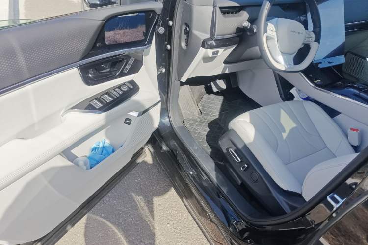 Used Honda P7 2025 Rear-Drive Long-Range Plus Driver Seat