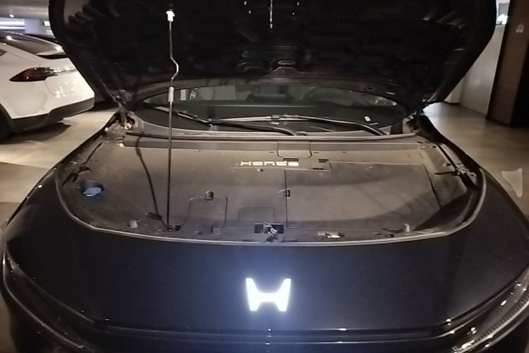 Used Honda P7 2025 Rear-Drive Long-Range Pro Engine Bay