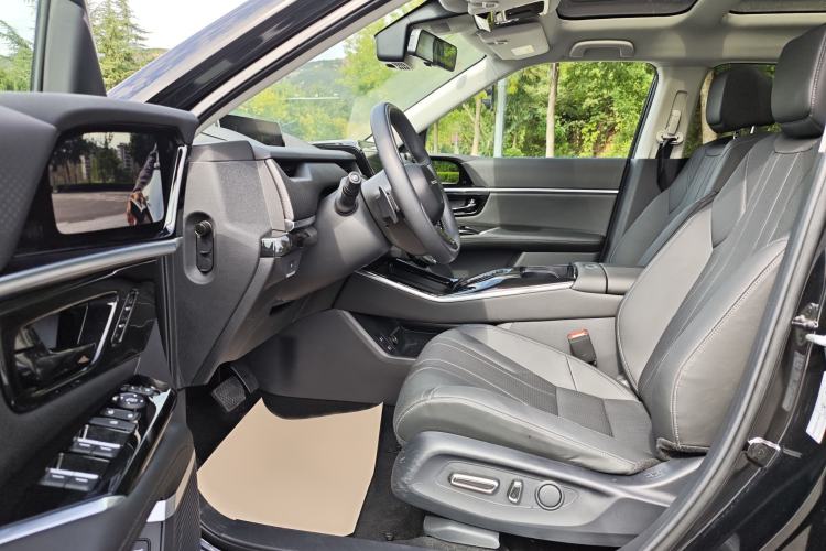 Used Honda P7 2025 Rear-Drive Long-Range Pro Interior 2
