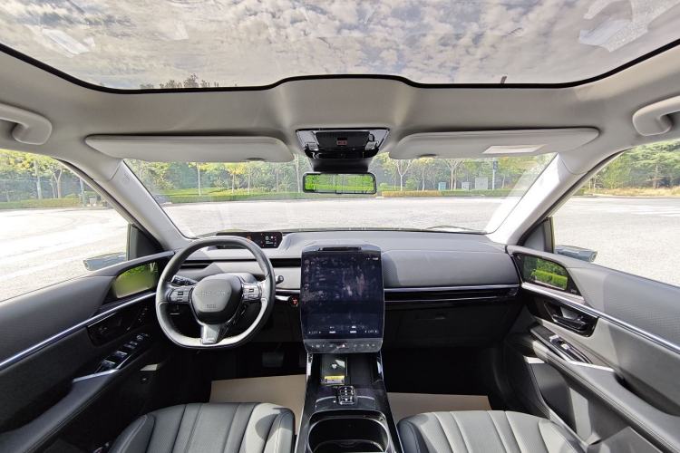 Used Honda P7 2025 Rear-Drive Long-Range Pro Interior 4