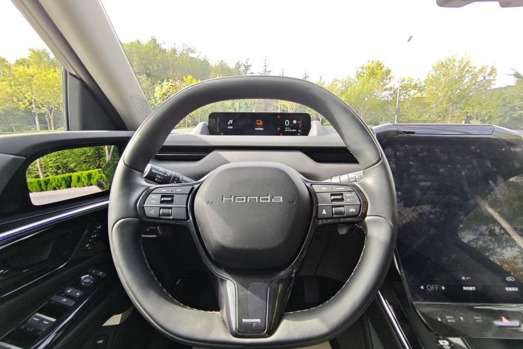 Used Honda P7 2025 Rear-Drive Long-Range Pro Interior 5