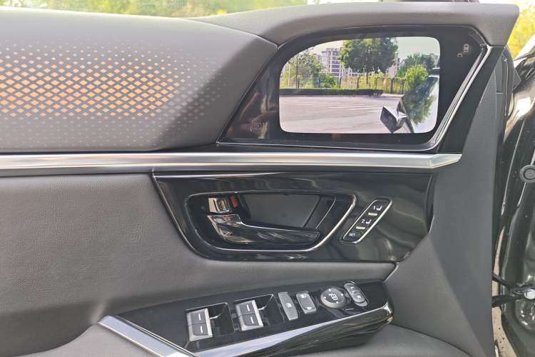 Used Honda P7 2025 Rear-Drive Long-Range Pro Interior 6
