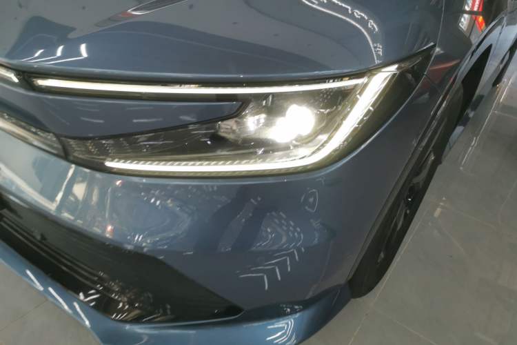 Used Honda P7 2025 Rear-Drive Long-Range Pro Left Front Headlight