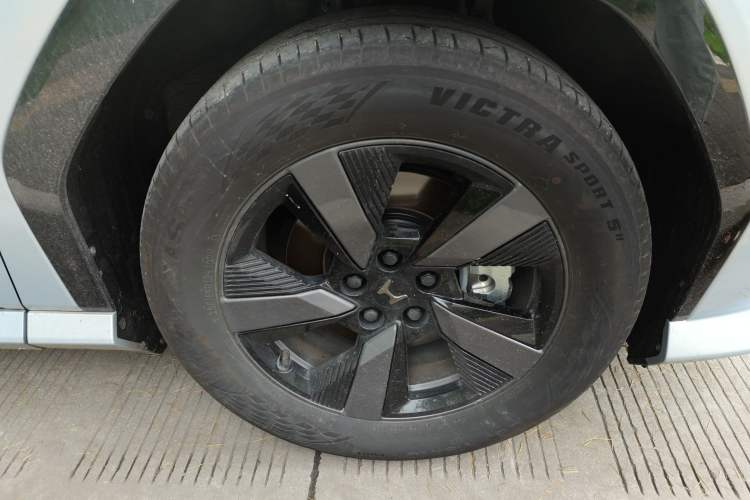 Used Honda P7 2025 Rear-Drive Long-Range Pro Right Front Wheel Hub