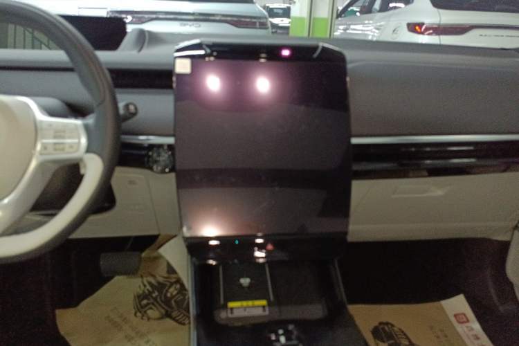Used Honda P7 2025 Four-Wheel Drive Long-Range Max Audio And AC Panel