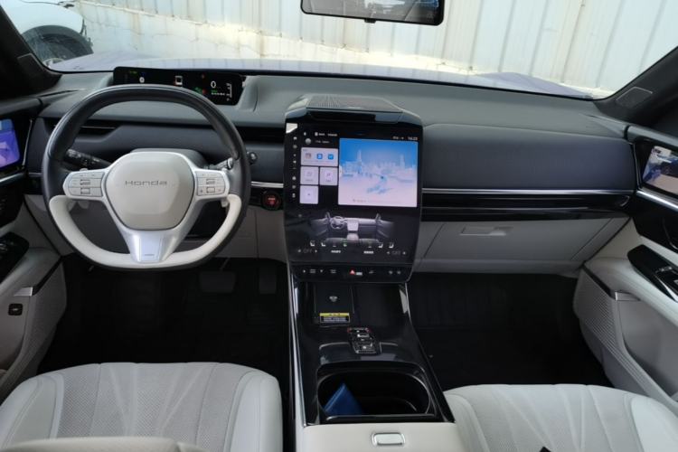 Used Honda P7 2025 Four-Wheel Drive Long-Range Max Center Console