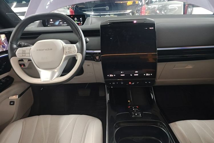 Used Honda P7 2025 Four-Wheel Drive Long-Range Max Center Console
